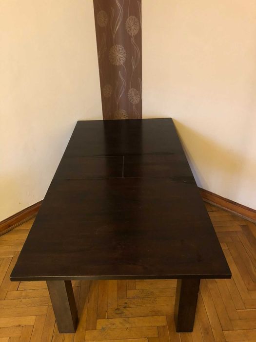 Stół do salonu bez krzeseł