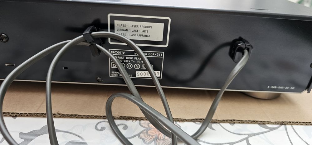 Sony Leitor CDP 311 com comando.