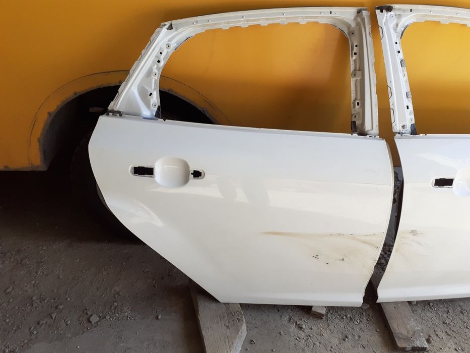 Ford Focus двері задні праві Фокус