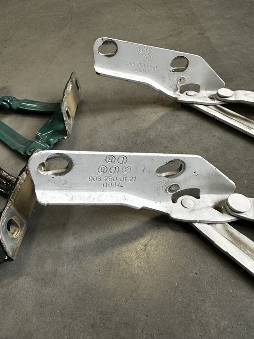 Петлі капота завіса Спрінтер Sprinter W906 крафтер Crafter