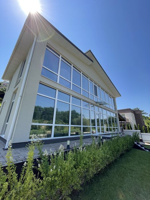 Продам дом у озера с. Гатне