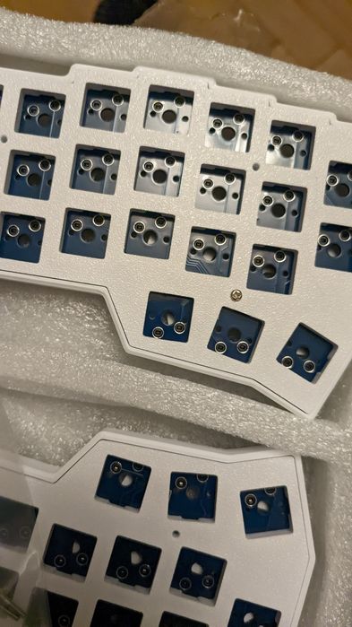 Спліт клавіатура CORNE V4 2.4G | Фабрична пайка без свічів та кейкапів