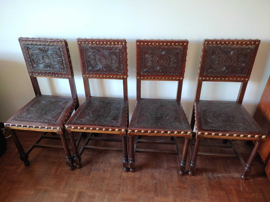 Conjunto de 4 cadeiras de pele