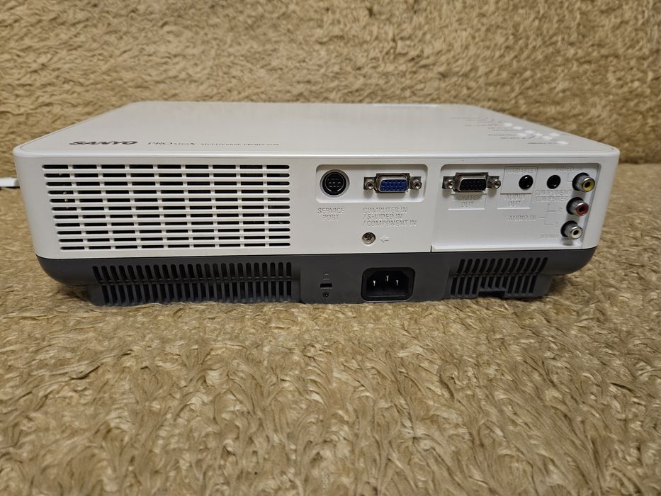 SANYO PLC-XW50 + pilot