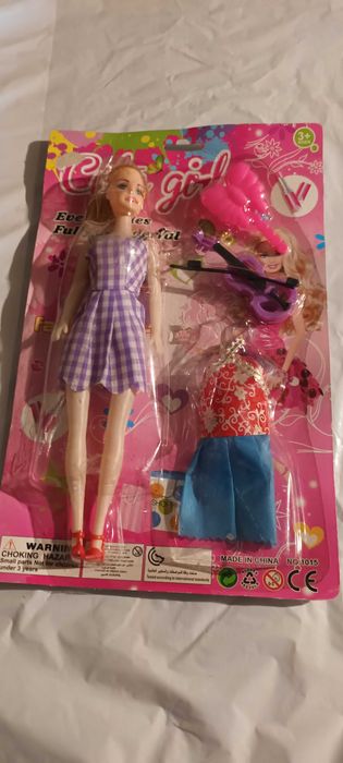 Boneca com Chapéu ou espelho ou violino