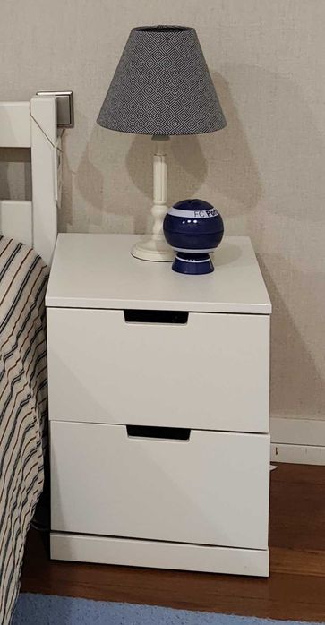 Mesinha de cabeceira