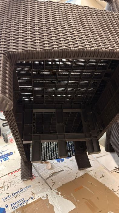 Conjunto relax de 4 lugares em resina castanha