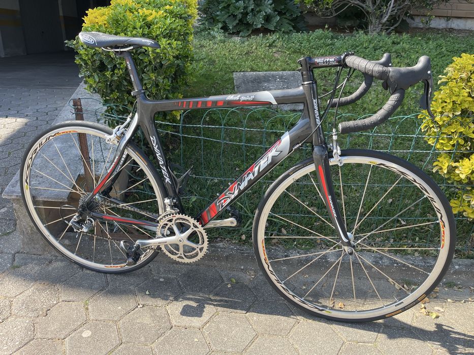 Bicicleta de estrada em carbono Dynatek