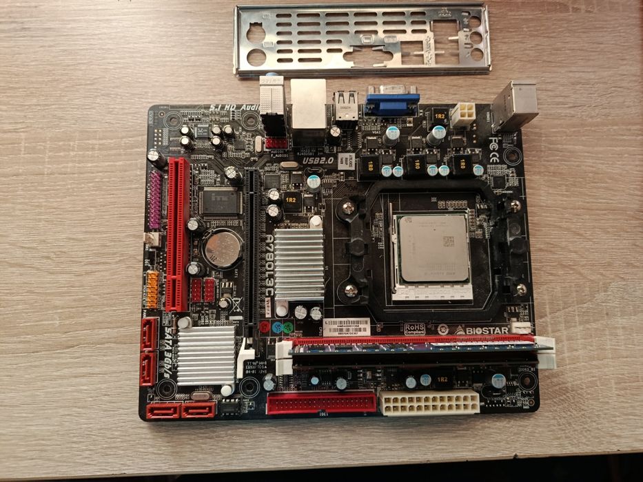 СРОЧНО ПРОДАМ комплект з процесору материнки та оперативки