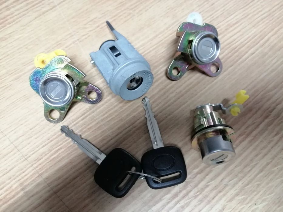 Jogo de canhões das portas e Ignição com chaves Toyota Corolla E11 E110 Sedan NOVO