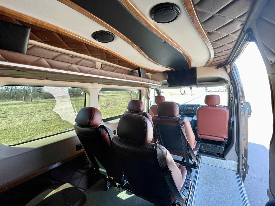 Bus 9 osobowy Renault Master VIP wypożyczalnia wynajem busy -10%