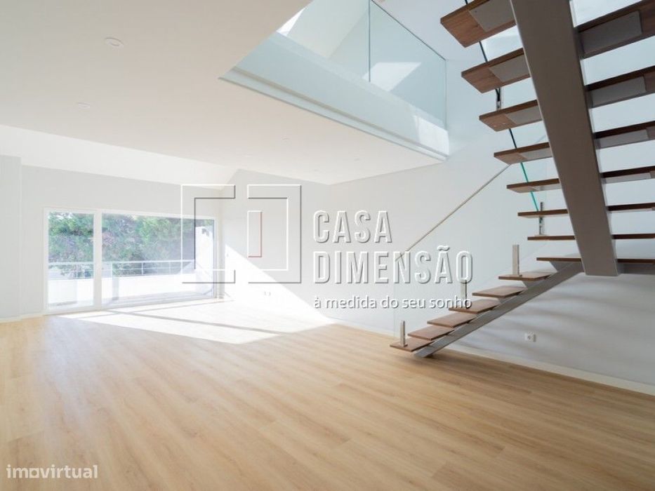 Apartamento de tipologia T3+1 novo com 203m2, com varandas e uma Me...