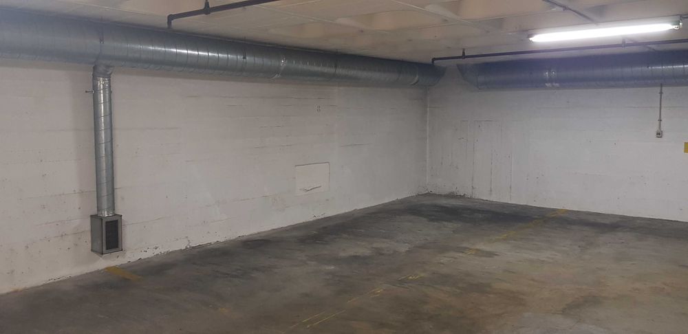 Parqueamento para 1 carro e 1 mota, junto ao Metro das Conchas - Lumiar