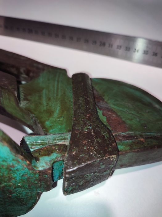 Peça decoração ferramenta antiga enxó.