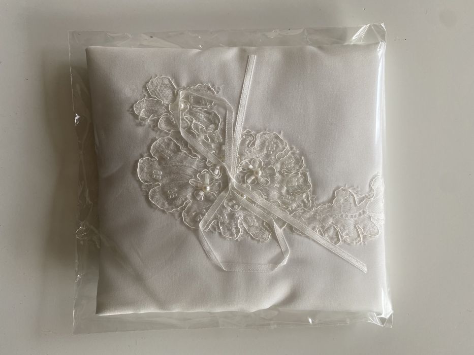 Nowa Poduszka na obrączki i 2 pary rekawiczek