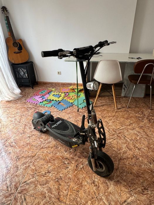 2 trotinete avariada