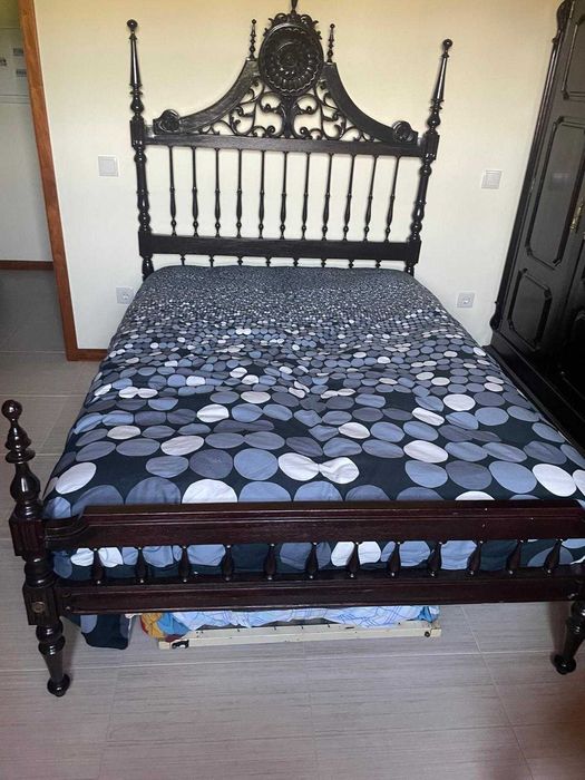 Quarto Completo em Madeira Maciça Antigo