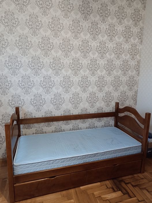 Комфортне ліжко 190х80 із шухлядами та матрацом