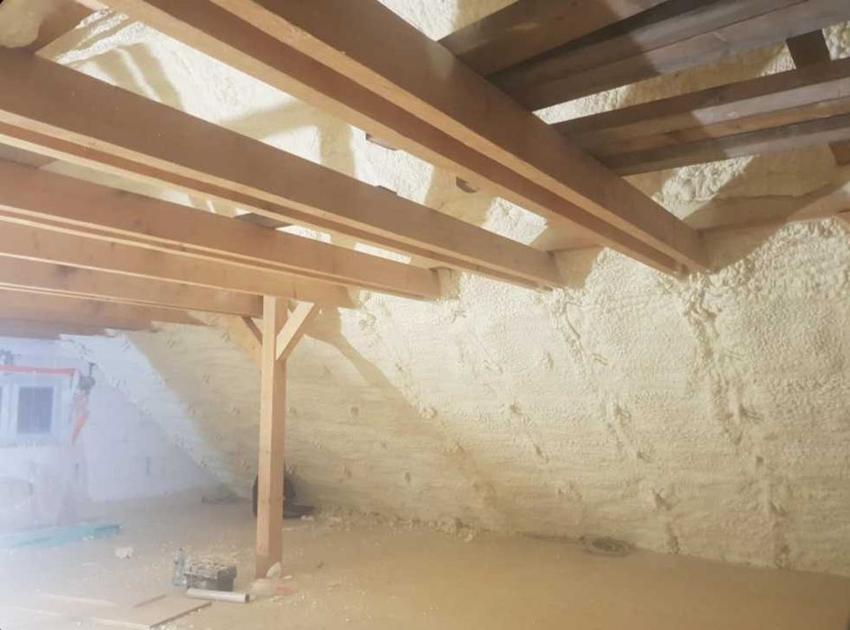 Ocieplanie pianką PUR oraz wdmuchiwanie wełny i celulozy