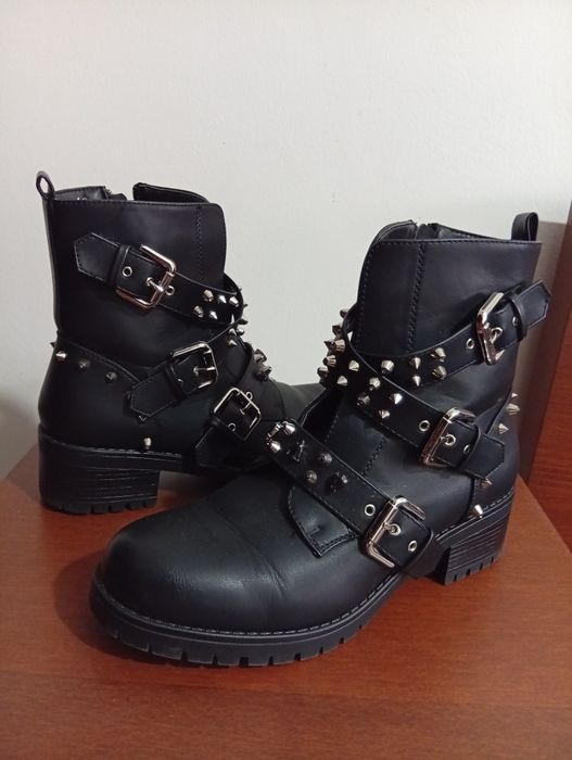Botas 10€ número 41