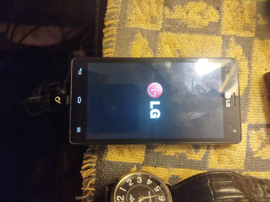 Telemóvel LG em bom estado