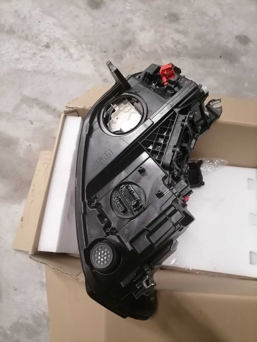 Ótica do lado esquerdo Audi A6 usada mas como nova.