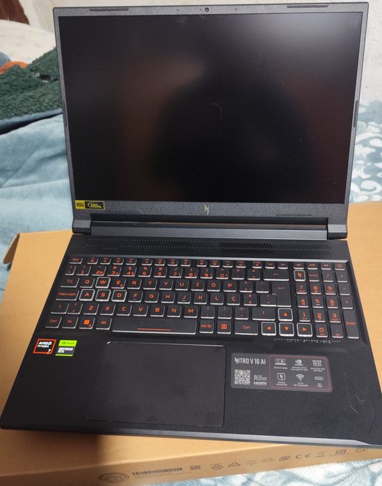 Gaming Acer Nitro V 16 AI 16" ANV16-42-R4WK