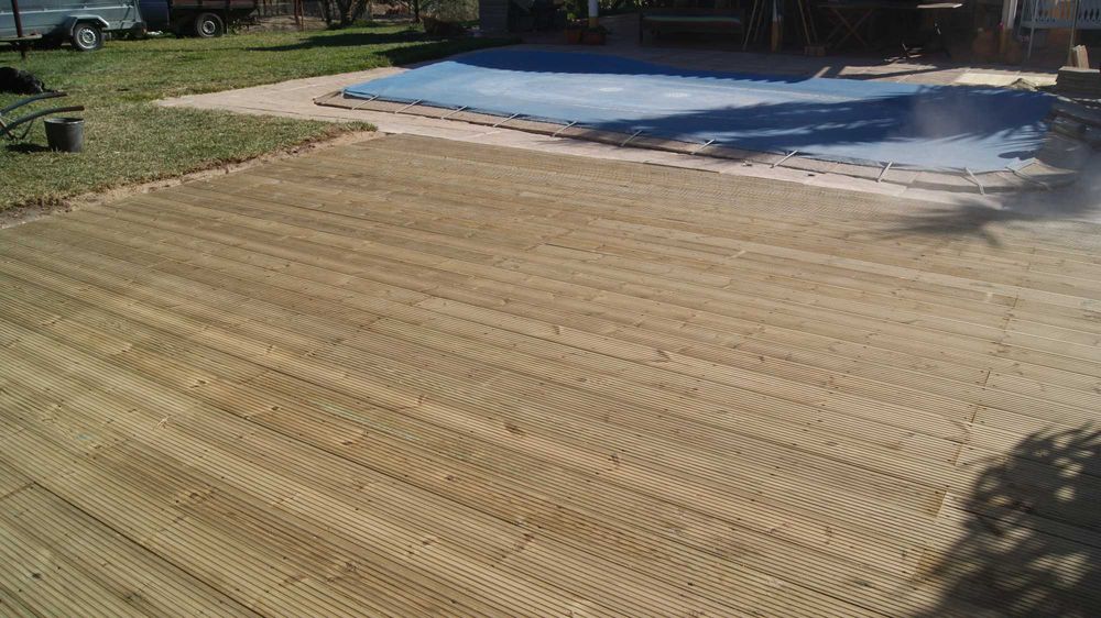 Decks e Pérgolas  em   Bamboo  para Piscinas, jardins e Terraços