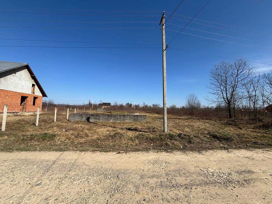 Готова ділянка під будівництво (фундамент, комунікації)