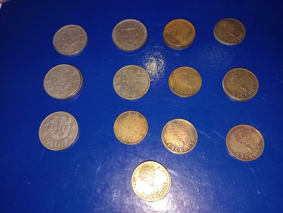 Moedas antigas em bom estado