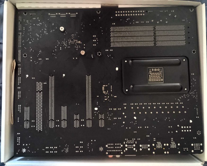 Материнська плата Gigabyte GA-990FXA-UD3