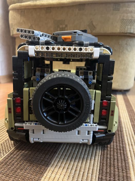 Lego Technic Land Rover Defender 42110