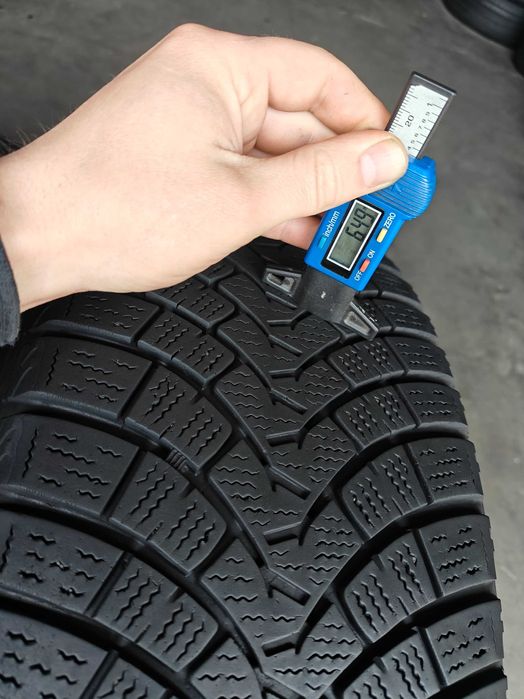 Шини r18 235/55 104Т всесезонні Falken з американського авто, добрий стан