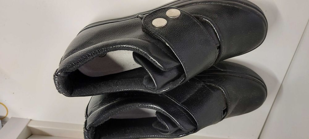 Sapatos de senhora em pele