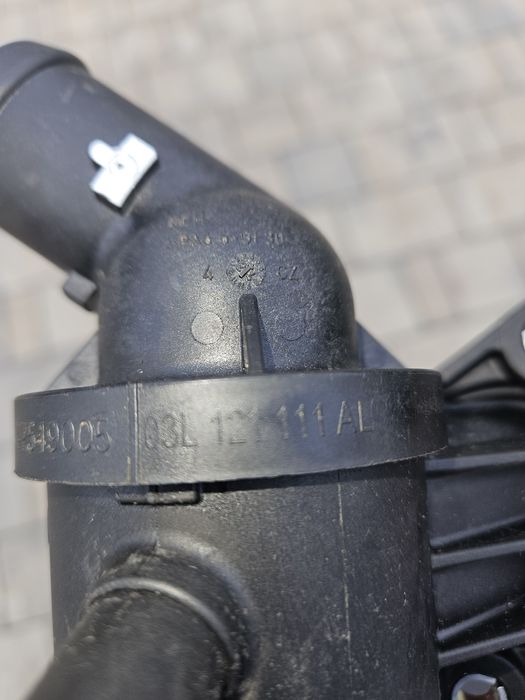 VW AUDI termostat 03L121111AL