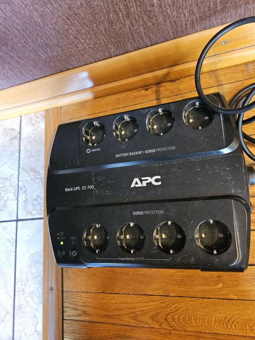 Безперебійний блок живлення APC  Back - UPS  ES 700