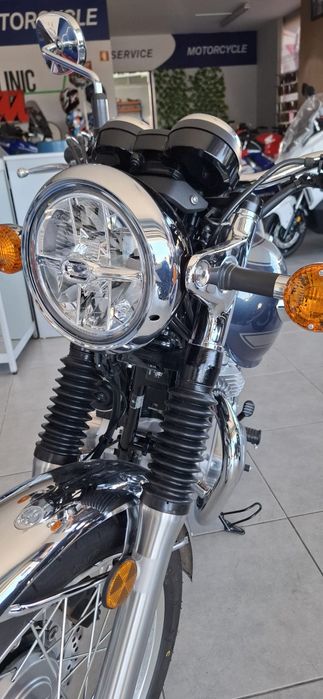 W 800 Kawasaki c/Nova 2025