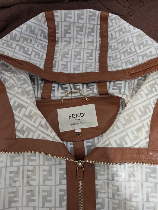 Fendi не звичайний дощовик