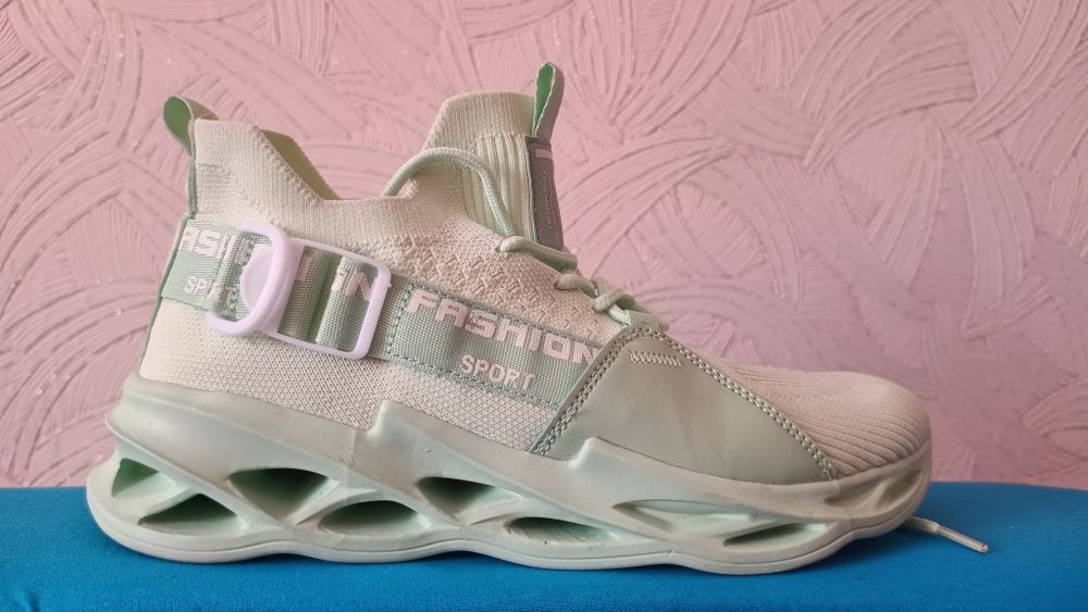 Жіночі кросівки текстиль.