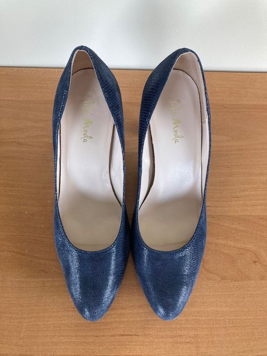 Buty na obcasie granatowe
