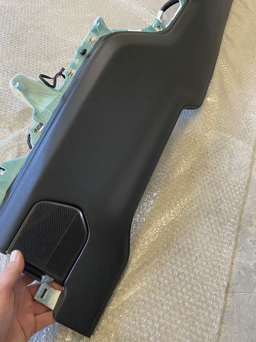 Верхня частина торпеди ( панелі) Rivian R1T R1S