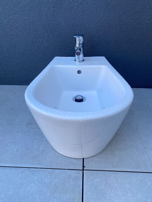 Bidé suspenso Sanitana com torneira AQG – Como novo