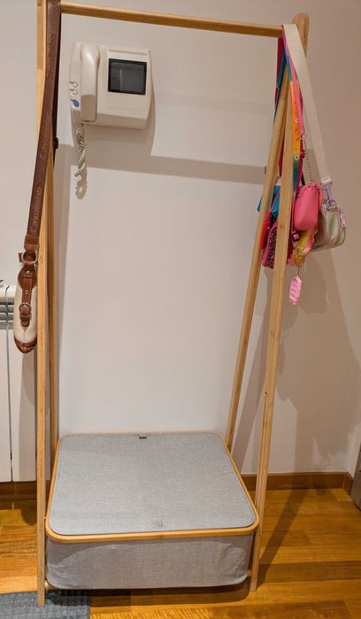 Suporte de cabides em bambu