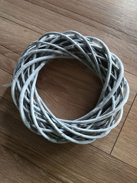 Wiklinowy wianek szary 25cm