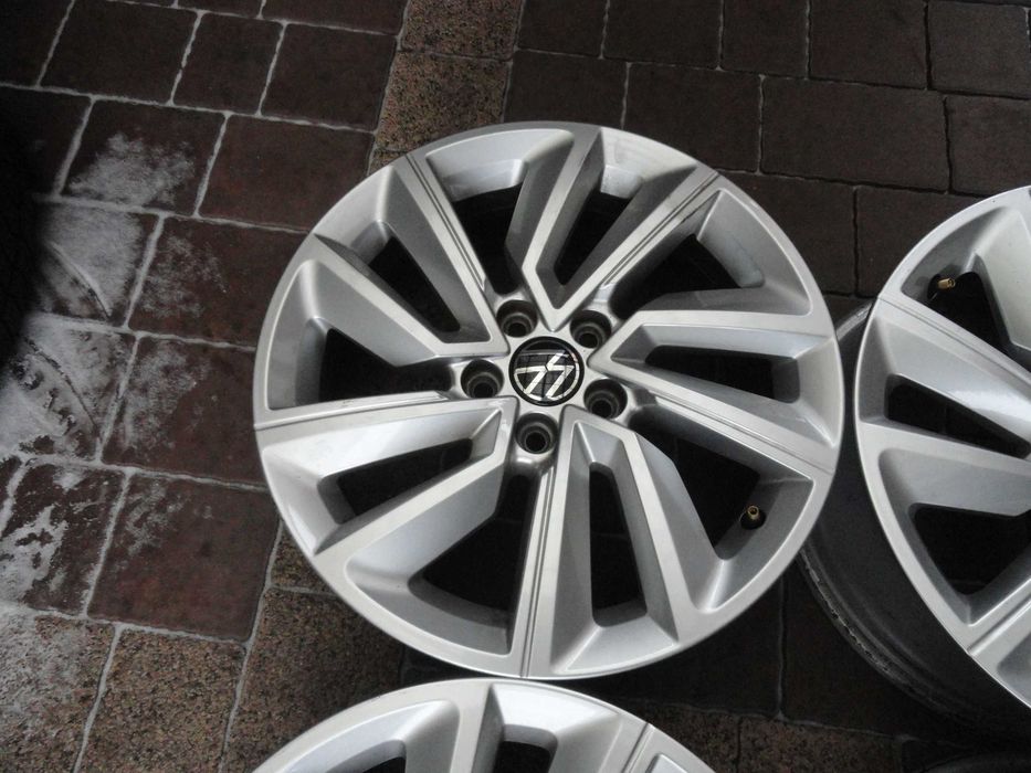 Felgi Aluminiowe 16 5x100 VW T-CROSS Orginal JAK NOWE