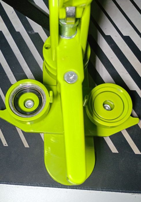 Продам машинку для значків 44мм діаметр