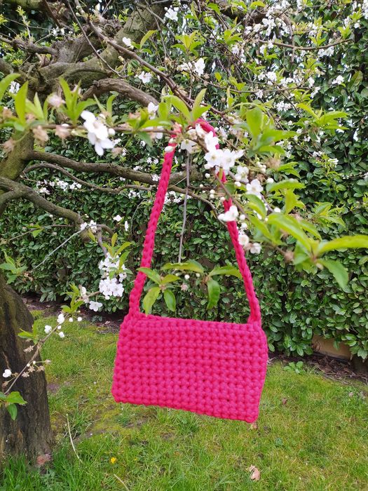 Bolsas feitas à mão em fio de malha