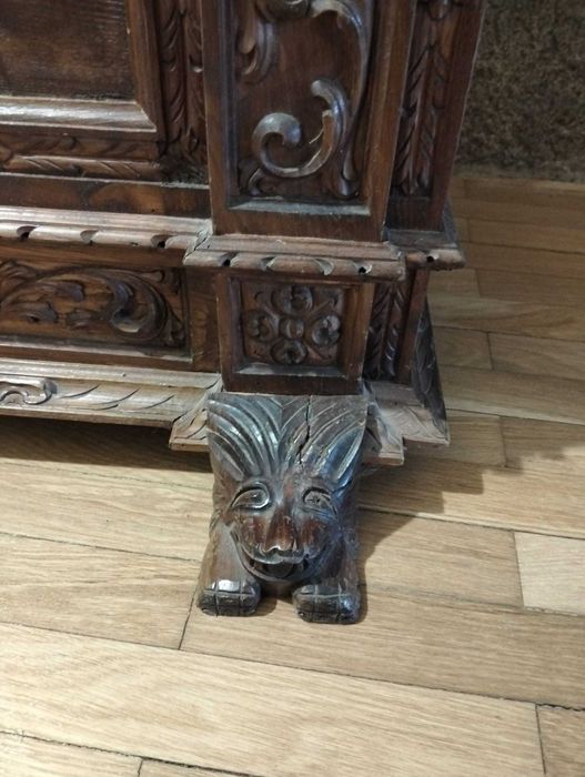 Duas Arcas/Baú em madeira maciça