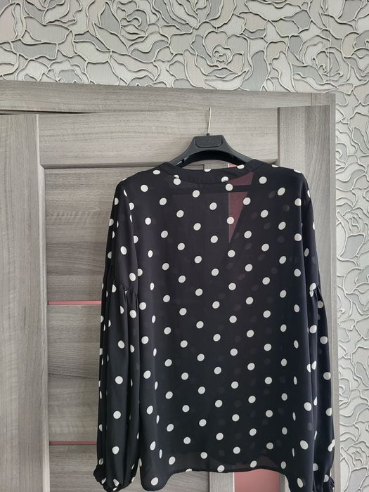 Чудова блуза,легка тканина у горошок. Ідеальний стан,б/у.Ціна-350 гр.