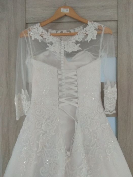 Suknia ślubna biała ALTEA z kołem i bolerkiem i welonem